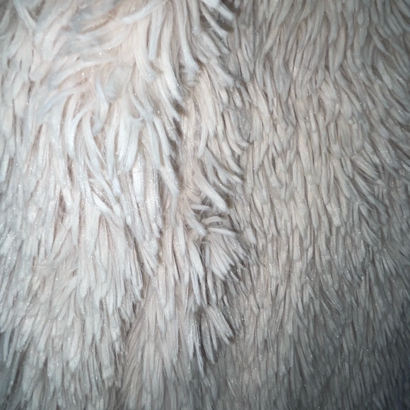 Knee-Length Champagne Faux-Fur Coat with Blush Undertones🤍💗 - Picture 2 of 4